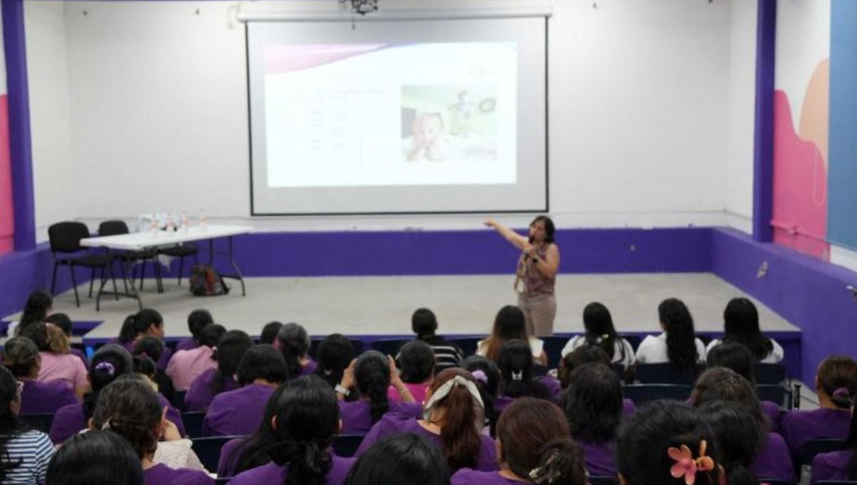 DIF Yucatán capacita a su personal sobre la atención al autismo y neurodesarrollo