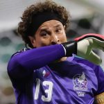 Javier Aguirre se mostró emocionado por el homenaje a Memo Ochoa
