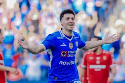 Cruz Azul conquista el Campeón de Campeones de la mano de Joel Huiqui