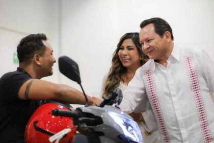 Gobierno de Yucatán hizo la entrega de apoyos de movilidad a personas con discapacidad