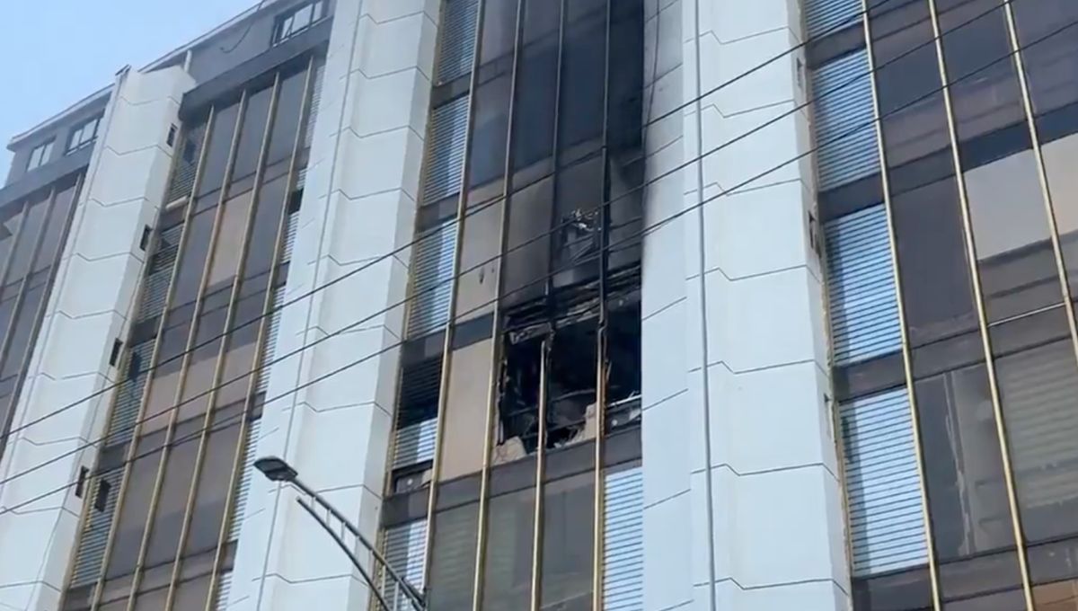 Incendio en edificio de consultorios médicos moviliza a cuerpos de emergencia en CDMX