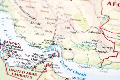 Irán afirma que va a mantener cerrado el estrecho de Ormuz hasta que Estados Unidos frene sus ataques
