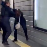 Mujeres policías protagonizan pelea en una estación del Metrobús