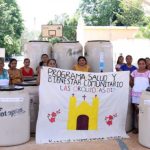 DIF apoyan a hogares de Kunché con tinacos para garantizar una mejor reserva de agua