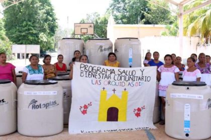 DIF apoyan a hogares de Kunché con tinacos para garantizar una mejor reserva de agua