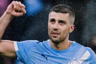 Barcelona toma ventaja por Rodri; Real Madrid queda fuera de la carrera