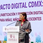 CDMX busca poner límites al uso de celulares y redes sociales en menores de edad