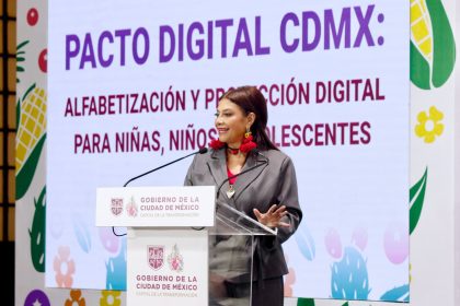 CDMX busca poner límites al uso de celulares y redes sociales en menores de edad