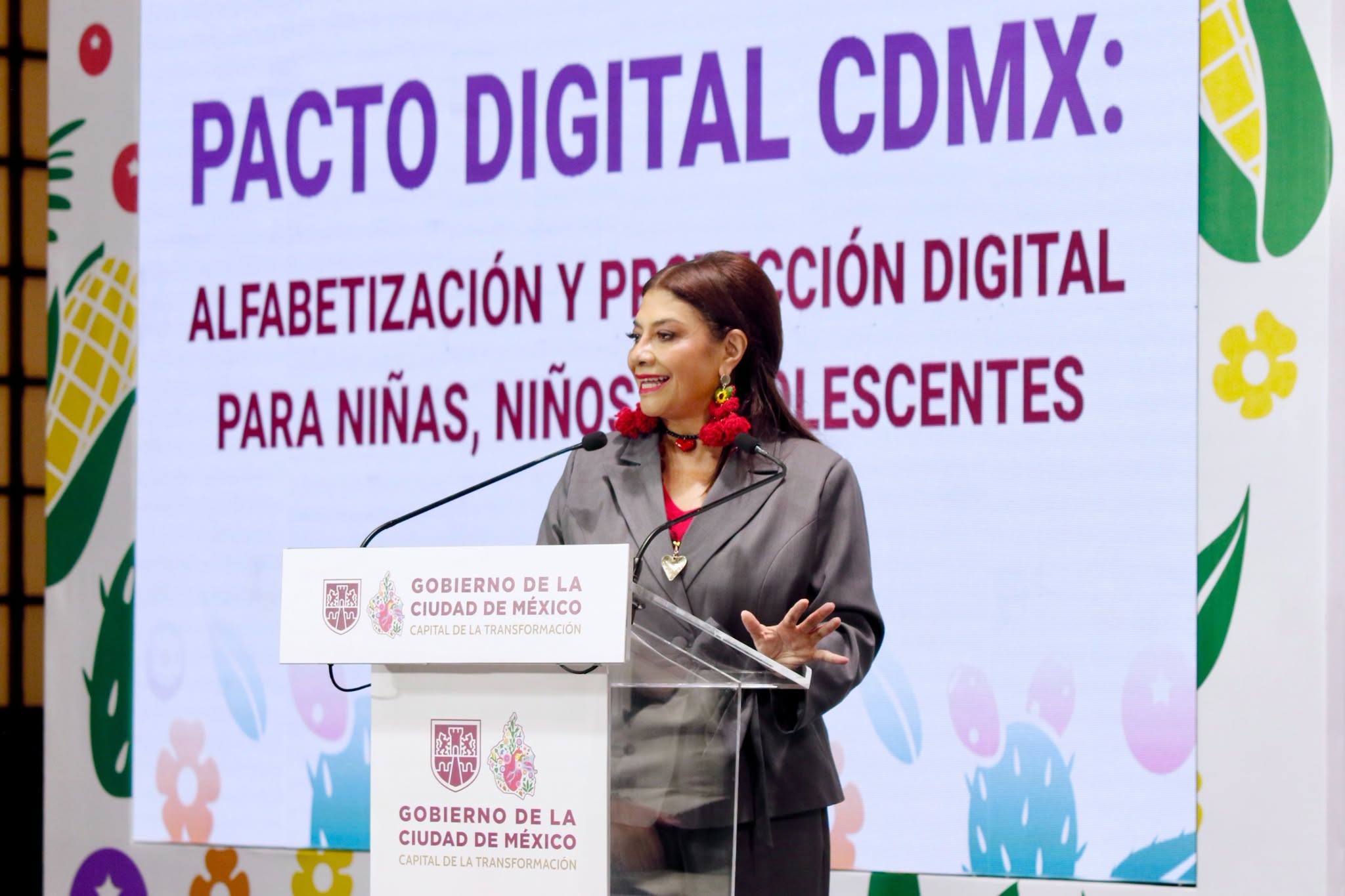 CDMX busca poner límites al uso de celulares y redes sociales en menores de edad