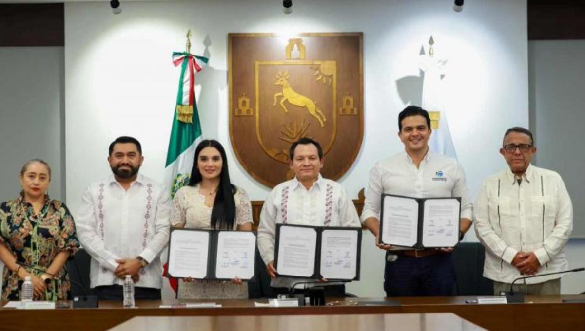 Convenio permitirá ampliar obras y mejorar servicios para familias de Izamal y Progreso