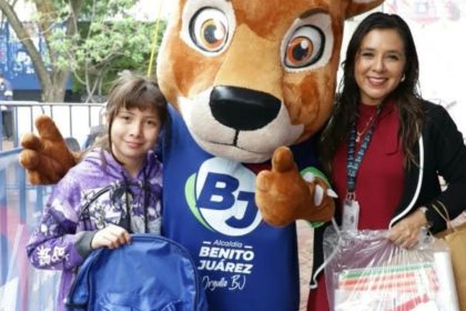Más de mil 400 estudiantes reciben kits escolares en Benito Juárez