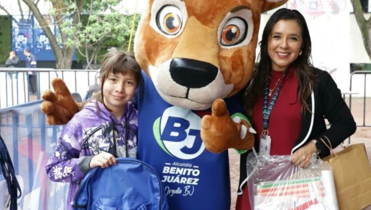 Más de mil 400 estudiantes reciben kits escolares en Benito Juárez