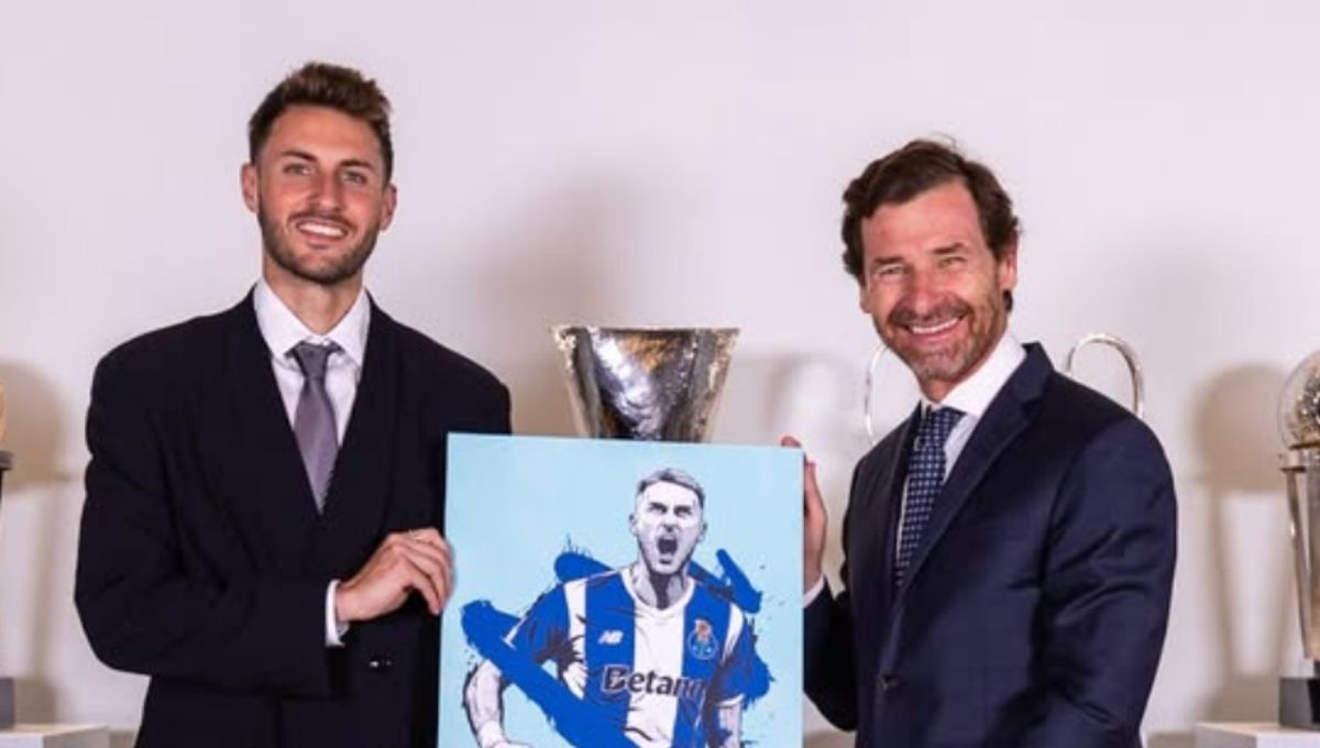 Santiago Giménez llega al Porto cedido por el Milan con opción de compra