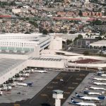 AICM advierte posibles retrasos por movilización de taxistas en Terminal 1