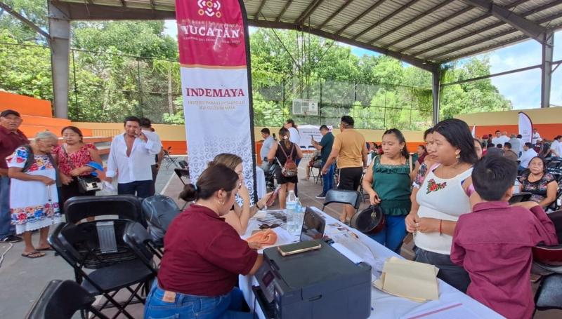 Habitantes de Chichimilá reciben apoyo de Indemaya para realizar trámites y acceder a servicios