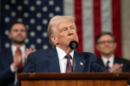 Trump promete 5 mil dólares a cada adulto si republicanos mantienen el control del Congreso