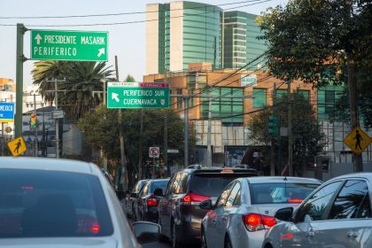 ¿Qué autos no circulan este domingo por contingencia ambiental? Consulta las restricciones