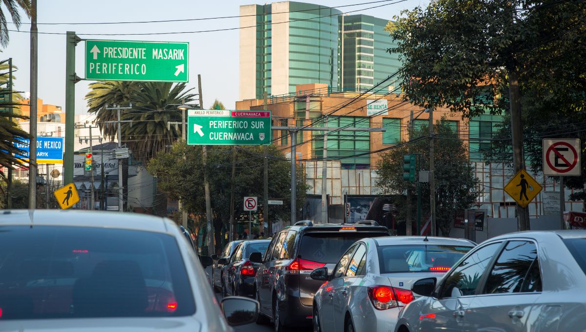 ¿Qué autos no circulan este domingo por contingencia ambiental? Consulta las restricciones
