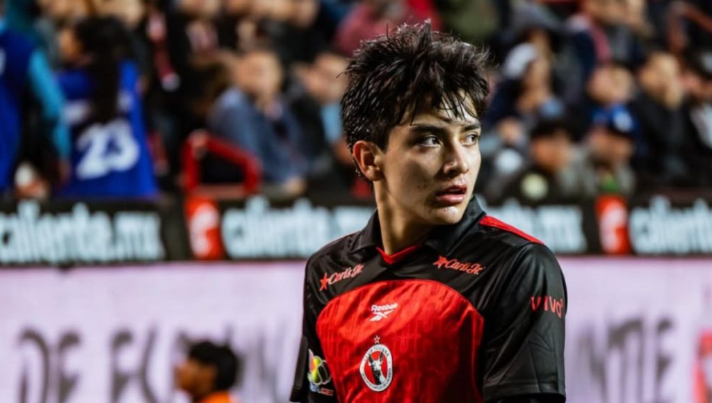 Liverpool entra a la carrera por Gilberto Mora y analiza una cifra histórica